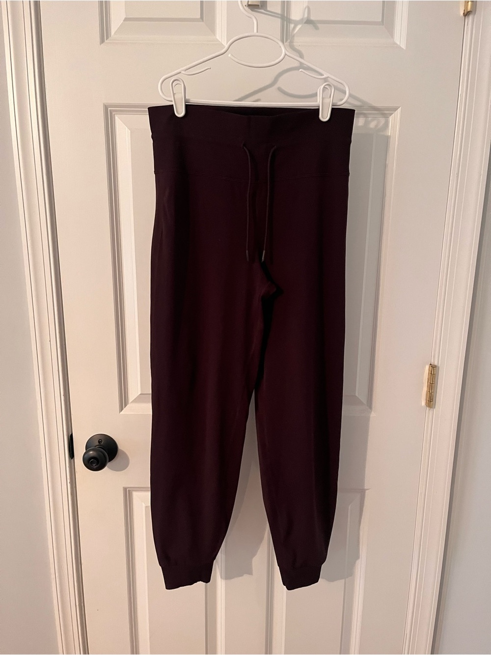 Vuori Women’s Burgundy Ribbed Waist Joggers